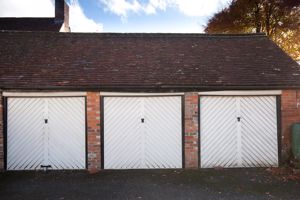 Garage - click for photo gallery